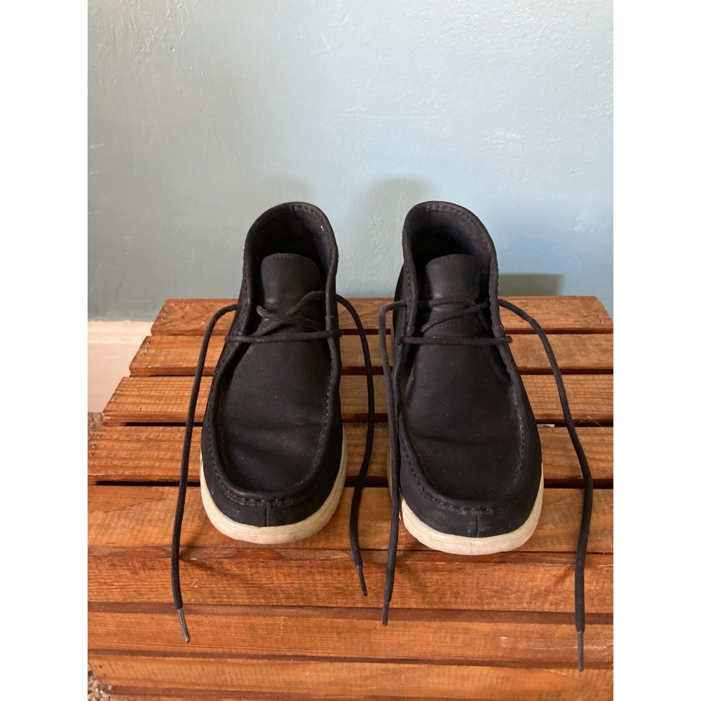 Uggs men's black leather lace up  ankle boots size 9 style code 1013990